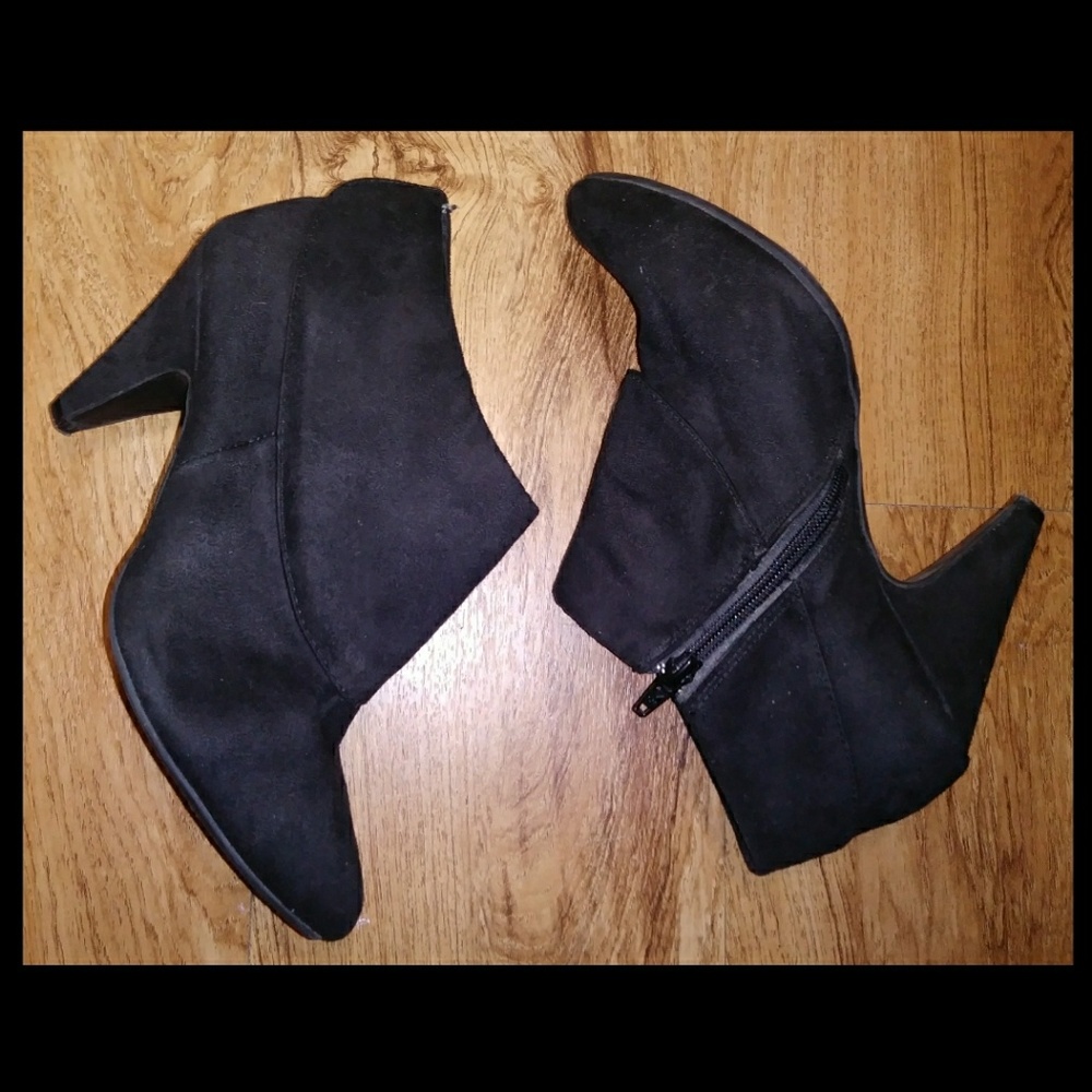 Fioni black ankle boots